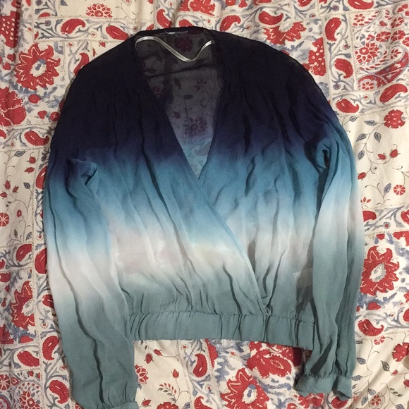 SOLD OUT EVERYWHERE 🔥 NWOT top Blue White Ombré - Picture 4 of 5